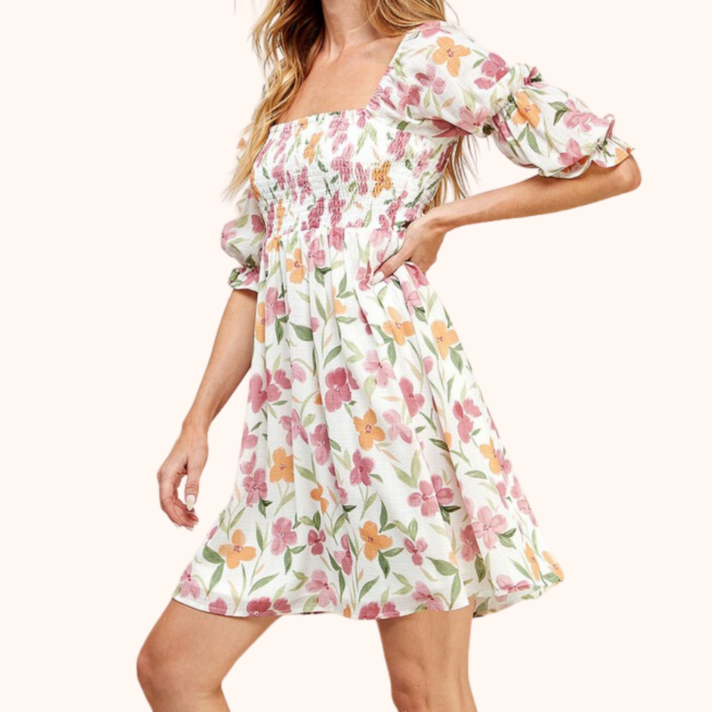 Vestido babydoll con mangas campesinas fruncidas y estampado floral