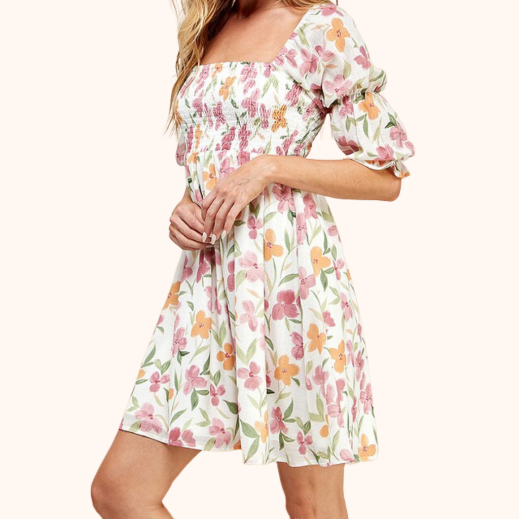 Vestido babydoll con mangas campesinas fruncidas y estampado floral