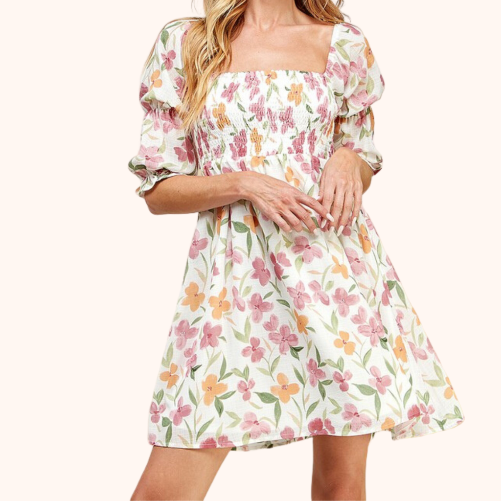 Vestido babydoll con mangas campesinas fruncidas y estampado floral