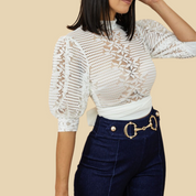 Blusa corta de encaje con mangas abullonadas blanca