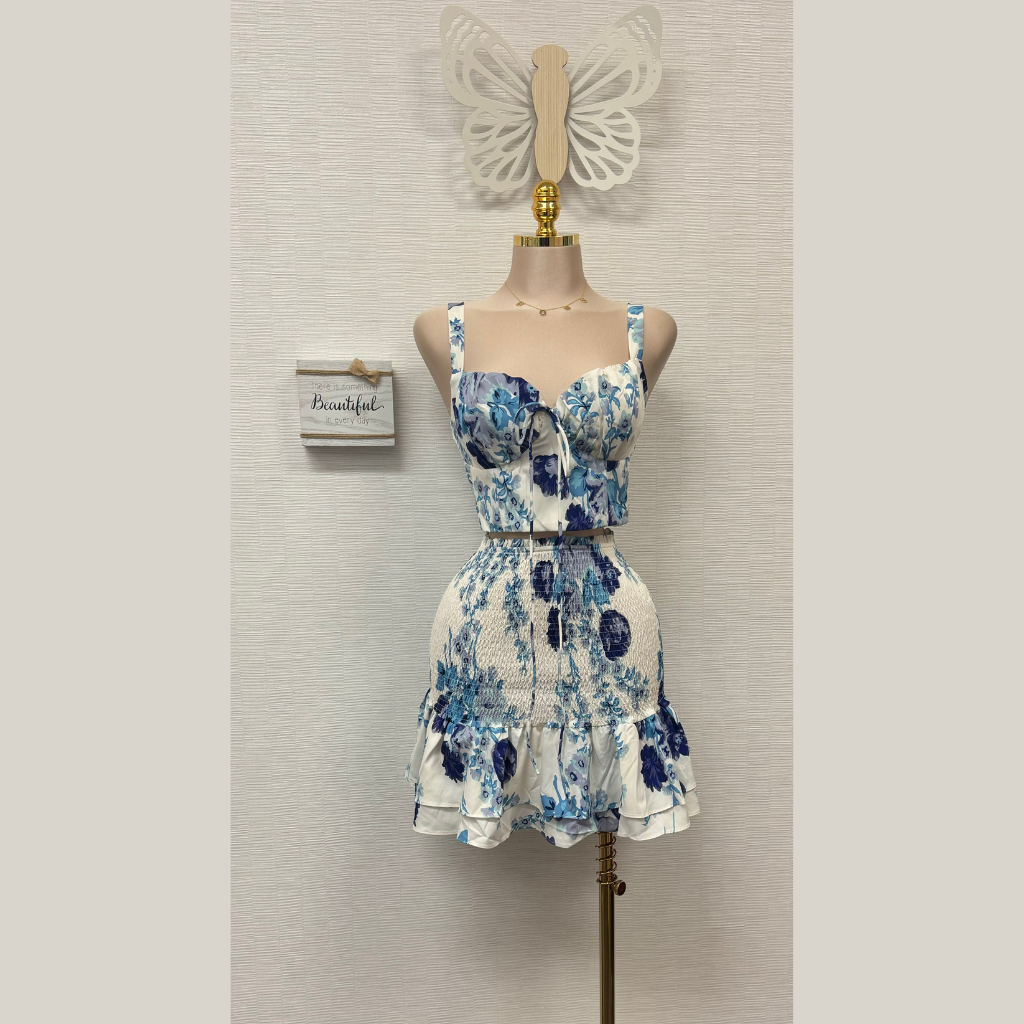 Conjunto floral azul